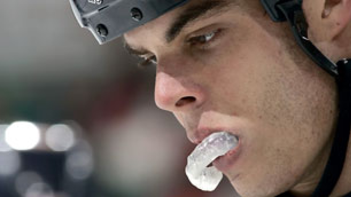 Aussie Dentists Warn Hockey Players of Mouthguard Failure